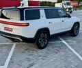 Rivian R1S 2023 в Дубно на Automoto.ua Белый Rivian R1S, объемом двигателя 0 л и пробегом 19 тыс. км за 47777 $, фото 8 на Automoto.ua