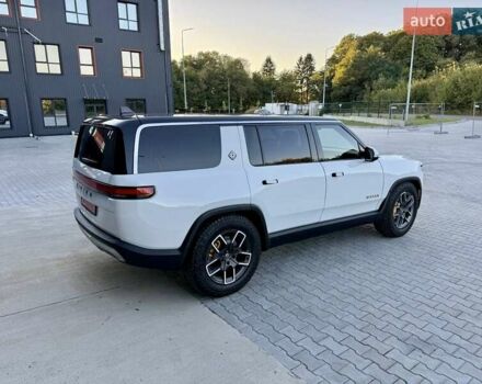 Rivian R1S 2023 в Дубно на Automoto.ua Белый Rivian R1S, объемом двигателя 0 л и пробегом 19 тыс. км за 47777 $, фото 30 на Automoto.ua