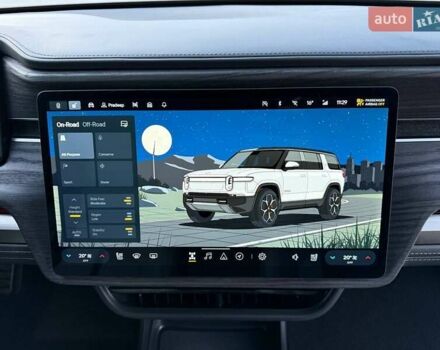 Rivian R1S 2023 в Дубно на Automoto.ua Белый Rivian R1S, объемом двигателя 0 л и пробегом 19 тыс. км за 47777 $, фото 146 на Automoto.ua