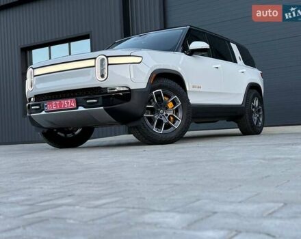 Rivian R1S 2023 в Дубно на Automoto.ua Белый Rivian R1S, объемом двигателя 0 л и пробегом 19 тыс. км за 47777 $, фото 80 на Automoto.ua