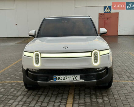 Белый Rivian R1S, объемом двигателя 0 л и пробегом 35 тыс. км за 58000 $, фото 1 на Automoto.ua