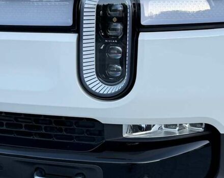 Rivian R1S 2023 в Дубно на Automoto.ua Белый Rivian R1S, объемом двигателя 0 л и пробегом 19 тыс. км за 47777 $, фото 25 на Automoto.ua