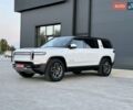 Rivian R1S 2023 в Дубно на Automoto.ua Белый Rivian R1S, объемом двигателя 0 л и пробегом 19 тыс. км за 47777 $, фото 187 на Automoto.ua