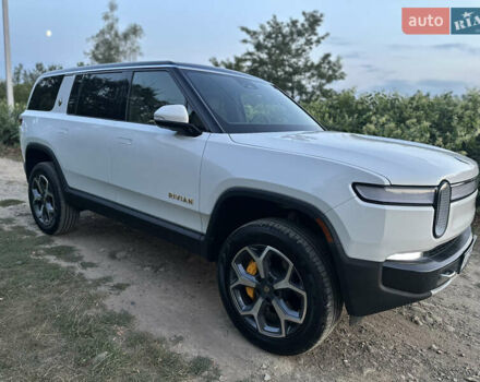Белый Rivian R1S, объемом двигателя 0 л и пробегом 8 тыс. км за 56000 $, фото 7 на Automoto.ua