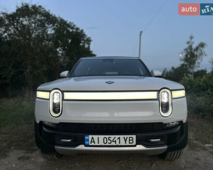 Белый Rivian R1S, объемом двигателя 0 л и пробегом 8 тыс. км за 56000 $, фото 3 на Automoto.ua