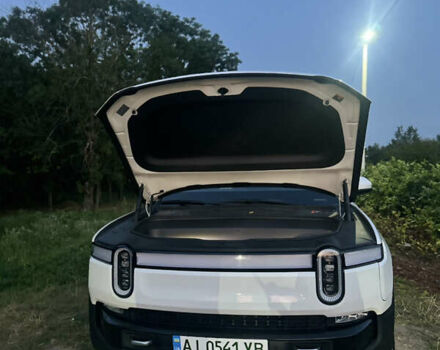 Белый Rivian R1S, объемом двигателя 0 л и пробегом 8 тыс. км за 56000 $, фото 16 на Automoto.ua