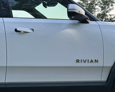 Белый Rivian R1S, объемом двигателя 0 л и пробегом 8 тыс. км за 56000 $, фото 10 на Automoto.ua