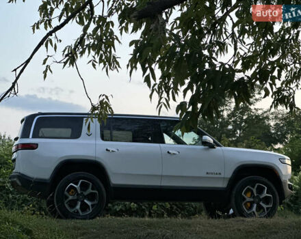 Белый Rivian R1S, объемом двигателя 0 л и пробегом 8 тыс. км за 56000 $, фото 12 на Automoto.ua