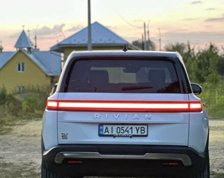 Белый Rivian R1S, объемом двигателя 0 л и пробегом 8 тыс. км за 56000 $, фото 14 на Automoto.ua