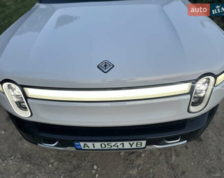Белый Rivian R1S, объемом двигателя 0 л и пробегом 8 тыс. км за 56000 $, фото 2 на Automoto.ua