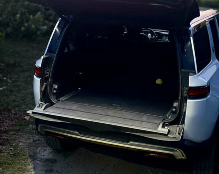 Белый Rivian R1S, объемом двигателя 0 л и пробегом 8 тыс. км за 56000 $, фото 28 на Automoto.ua