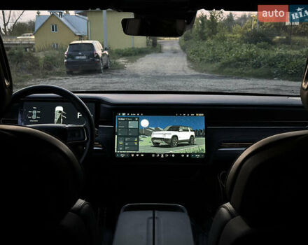 Белый Rivian R1S, объемом двигателя 0 л и пробегом 8 тыс. км за 56000 $, фото 27 на Automoto.ua