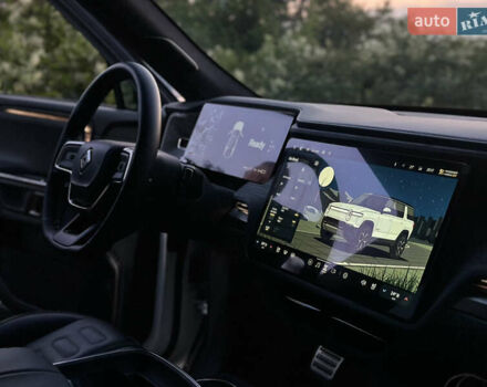 Белый Rivian R1S, объемом двигателя 0 л и пробегом 8 тыс. км за 56000 $, фото 25 на Automoto.ua