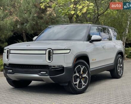 Rivian R1S 2025 в Одессе на Automoto.ua Белый Rivian R1S, объемом двигателя 0 л и пробегом 1 тыс. км за 55900 $, фото 1 на Automoto.ua