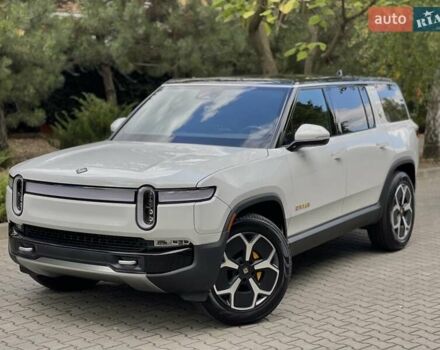 Rivian R1S 2025 в Одессе на Automoto.ua Белый Rivian R1S, объемом двигателя 0 л и пробегом 1 тыс. км за 55900 $, фото 9 на Automoto.ua