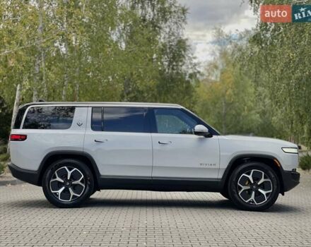 Rivian R1S 2025 в Одессе на Automoto.ua Белый Rivian R1S, объемом двигателя 0 л и пробегом 1 тыс. км за 55900 $, фото 15 на Automoto.ua