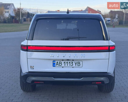 Rivian R1S 2025 в Виннице на Automoto.ua Белый Rivian R1S, объемом двигателя 0 л и пробегом 6 тыс. км за 65000 $, фото 5 на Automoto.ua