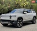 Rivian R1S 2025 в Одессе на Automoto.ua Белый Rivian R1S, объемом двигателя 0 л и пробегом 1 тыс. км за 55900 $, фото 2 на Automoto.ua