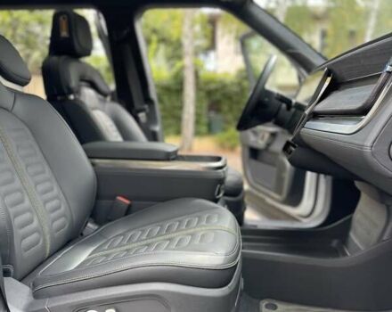 Rivian R1S 2025 в Одессе на Automoto.ua Белый Rivian R1S, объемом двигателя 0 л и пробегом 1 тыс. км за 55900 $, фото 22 на Automoto.ua
