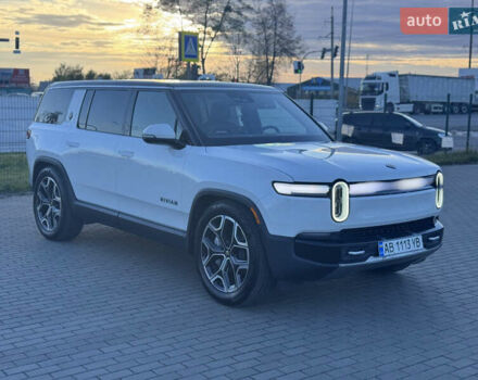 Rivian R1S 2025 в Виннице на Automoto.ua Белый Rivian R1S, объемом двигателя 0 л и пробегом 6 тыс. км за 65000 $, фото 1 на Automoto.ua