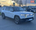 Rivian R1S 2025 в Виннице на Automoto.ua Белый Rivian R1S, объемом двигателя 0 л и пробегом 6 тыс. км за 65000 $, фото 1 на Automoto.ua