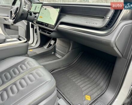 Білий Rivian R1S, об'ємом двигуна 0 л та пробігом 5 тис. км за 49999 $, фото 34 на Automoto.ua
