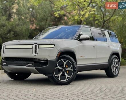 Rivian R1S 2025 в Одессе на Automoto.ua Белый Rivian R1S, объемом двигателя 0 л и пробегом 1 тыс. км за 55900 $, фото 7 на Automoto.ua