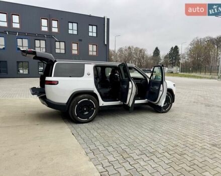 Білий Rivian R1S, об'ємом двигуна 0 л та пробігом 5 тис. км за 49999 $, фото 3 на Automoto.ua