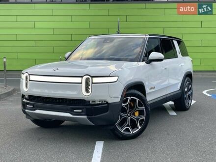 Белый Rivian R1S, объемом двигателя 0 л и пробегом 23 тыс. км за 48500 $, фото 1 на Automoto.ua