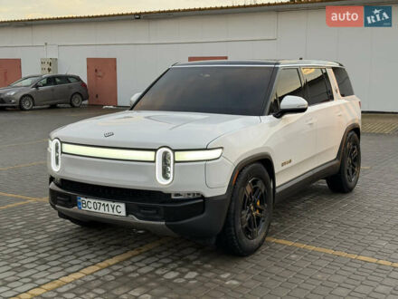 Белый Rivian R1S, объемом двигателя 0 л и пробегом 35 тыс. км за 58000 $, фото 1 на Automoto.ua