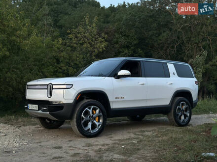 Белый Rivian R1S, объемом двигателя 0 л и пробегом 8 тыс. км за 56000 $, фото 1 на Automoto.ua