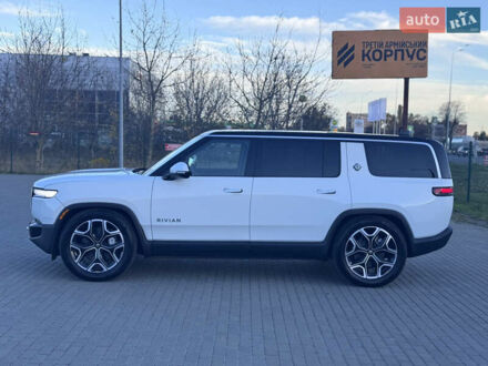 Rivian R1S 2025 в Виннице на Automoto.ua Белый Rivian R1S, объемом двигателя 0 л и пробегом 6 тыс. км за 65000 $, фото 1 на Automoto.ua