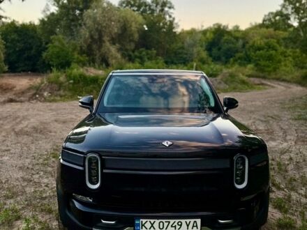 Черный Rivian R1S, объемом двигателя 0 л и пробегом 35 тыс. км за 49700 $, фото 1 на Automoto.ua