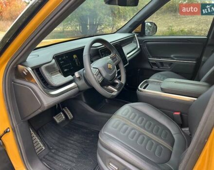 Желтый Rivian R1S, объемом двигателя 0 л и пробегом 21 тыс. км за 65000 $, фото 10 на Automoto.ua