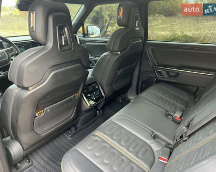Желтый Rivian R1S, объемом двигателя 0 л и пробегом 21 тыс. км за 65000 $, фото 15 на Automoto.ua