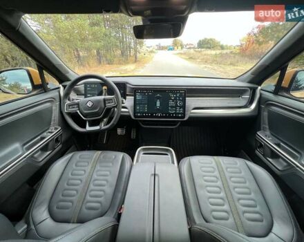 Желтый Rivian R1S, объемом двигателя 0 л и пробегом 21 тыс. км за 65000 $, фото 8 на Automoto.ua