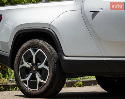 Серый Rivian R1S, объемом двигателя 0 л и пробегом 54 тыс. км за 52000 $, фото 10 на Automoto.ua
