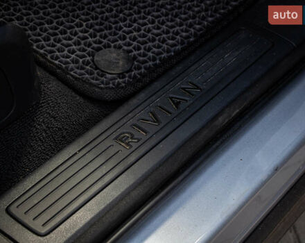 Серый Rivian R1S, объемом двигателя 0 л и пробегом 54 тыс. км за 52000 $, фото 62 на Automoto.ua