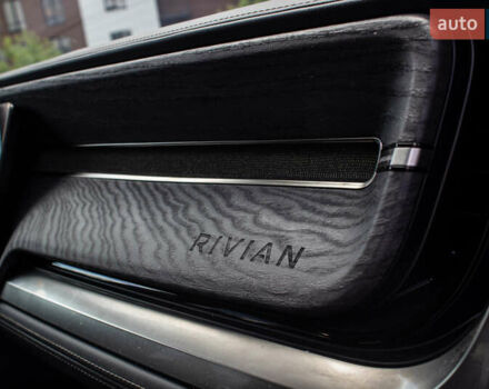 Серый Rivian R1S, объемом двигателя 0 л и пробегом 54 тыс. км за 52000 $, фото 63 на Automoto.ua