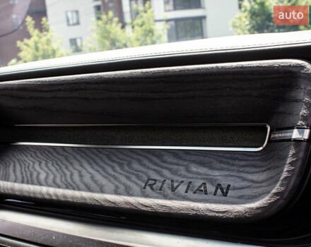 Серый Rivian R1S, объемом двигателя 0 л и пробегом 54 тыс. км за 52000 $, фото 2 на Automoto.ua