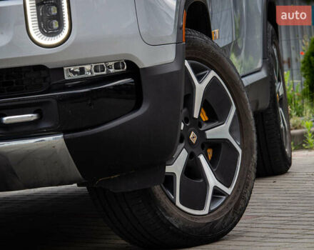 Серый Rivian R1S, объемом двигателя 0 л и пробегом 54 тыс. км за 52000 $, фото 21 на Automoto.ua