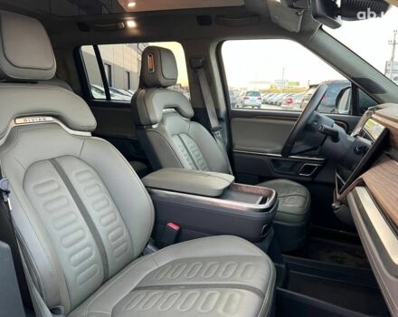 Серый Rivian R1S, объемом двигателя 0 л и пробегом 29 тыс. км за 57490 $, фото 44 на Automoto.ua