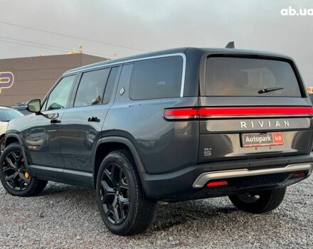 Серый Rivian R1S, объемом двигателя 0 л и пробегом 29 тыс. км за 57490 $, фото 5 на Automoto.ua