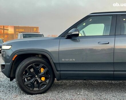 Серый Rivian R1S, объемом двигателя 0 л и пробегом 29 тыс. км за 57490 $, фото 2 на Automoto.ua