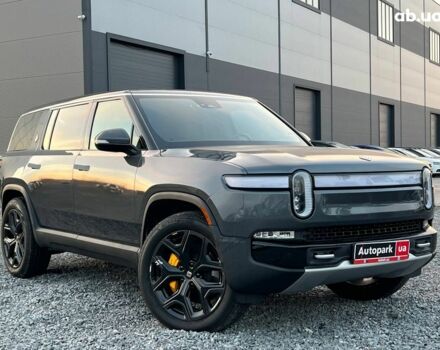 Серый Rivian R1S, объемом двигателя 0 л и пробегом 29 тыс. км за 57490 $, фото 11 на Automoto.ua