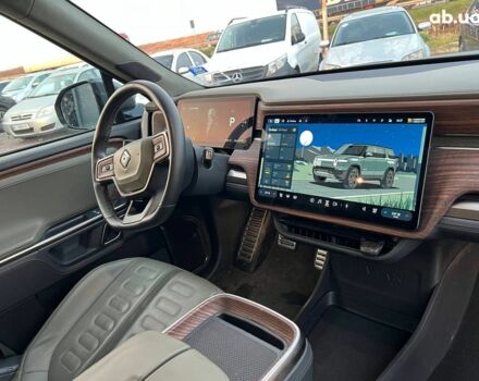 Серый Rivian R1S, объемом двигателя 0 л и пробегом 29 тыс. км за 57490 $, фото 48 на Automoto.ua