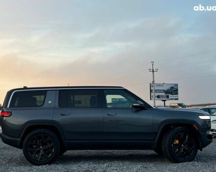 Серый Rivian R1S, объемом двигателя 0 л и пробегом 29 тыс. км за 57490 $, фото 9 на Automoto.ua