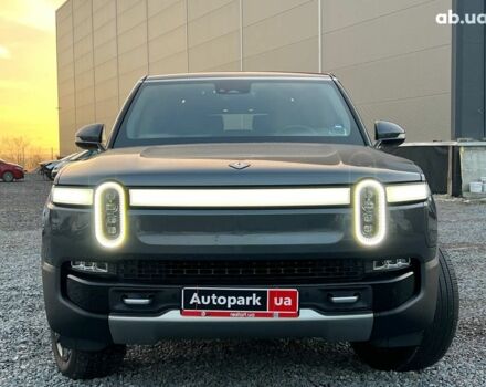 Серый Rivian R1S, объемом двигателя 0 л и пробегом 29 тыс. км за 57490 $, фото 1 на Automoto.ua