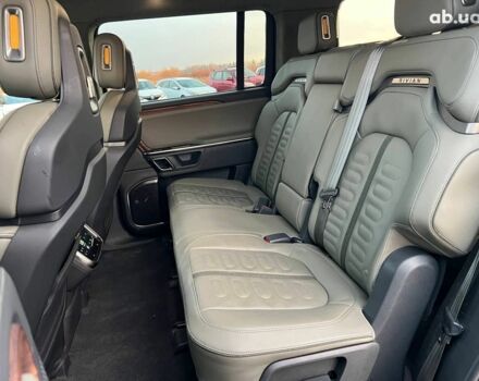 Серый Rivian R1S, объемом двигателя 0 л и пробегом 29 тыс. км за 57490 $, фото 36 на Automoto.ua