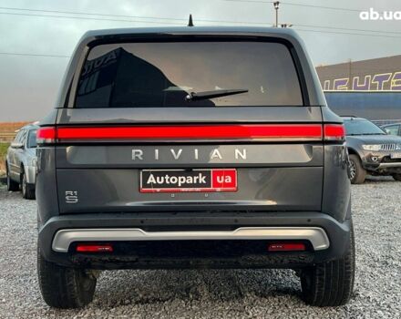 Серый Rivian R1S, объемом двигателя 0 л и пробегом 29 тыс. км за 57490 $, фото 6 на Automoto.ua